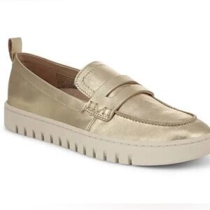 NWOT Vionic Uptown - Women's Comfort
Loafers Gold 9